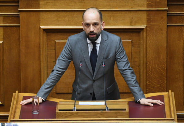 ΚΩΣΤΑΣ ΜΠΑΡΚΑΣ-Μια κουρασμένη κοινωνία…