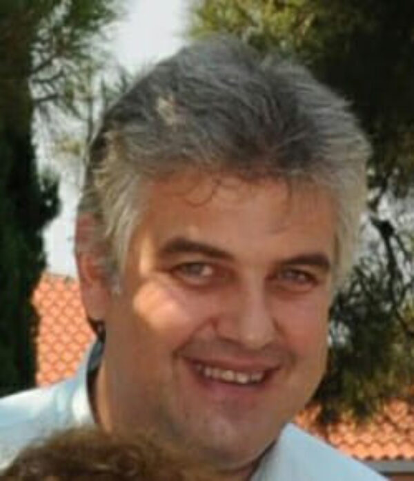 ΓΙΑ ΤΗ ΒΙΑ (ΚΑΤΑ) ΤΩΝ ΕΚΠΑΙΔΕΥΤΙΚΩΝ