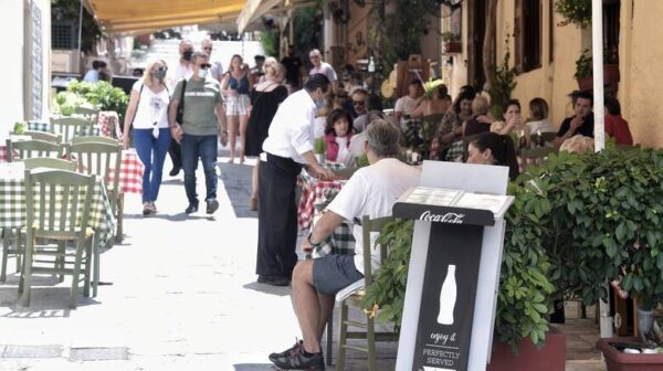 Βασιλακόπουλος: Η μάσκα γίνεται υποχρεωτική γιατί οι Έλληνες δεν την φορούσαν πουθενά