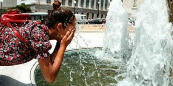 Σε κλοιό καύσωνα από σήμερα και έως τις 3 Αυγούστου η χώρα