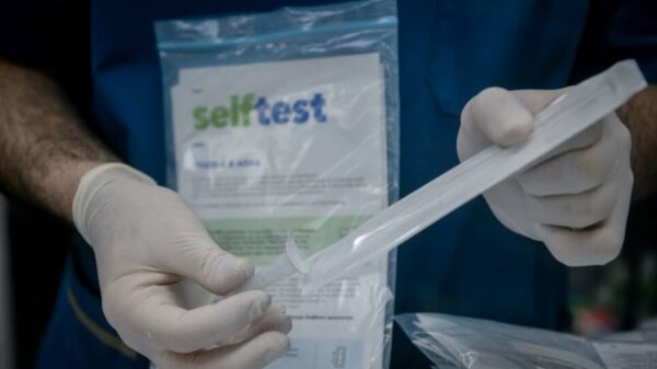 Τέσσερα self test για τον Αύγουστο από τα φαρμακεία – Ποιoι τα δικαιούνται