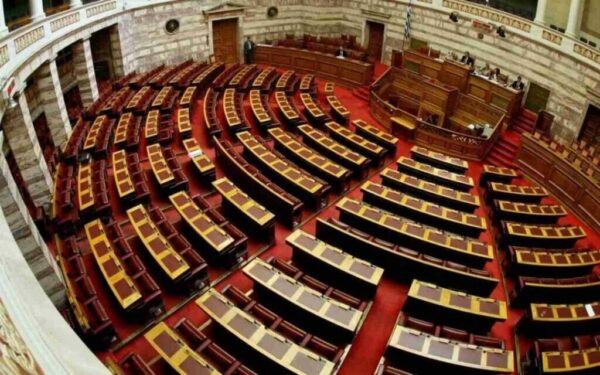 Βουλή: Συζήτηση του νομοσχεδίου για το νέο σχολείο – Ομιλία του πρωθυπουργού
