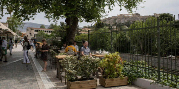 Έσπασε το φράγμα των 10 εκατ. εμβολιασμών-Επιστρατεύονται πειθώ και υποχρεωτικότητα για ανεμβολίαστους