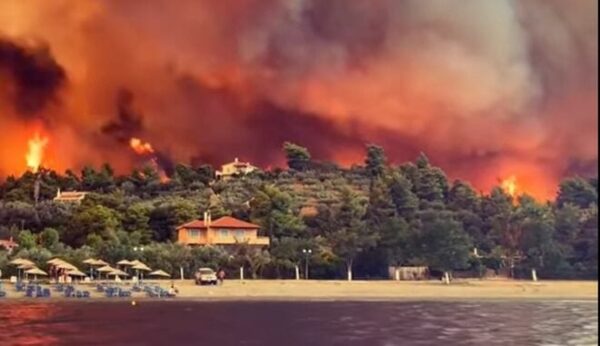 Πυρκαγιά στη βόρεια Εύβοια -Εκκενώθηκαν τα χωριά Αμέλαντες, Κεραμειά, Κεχριές