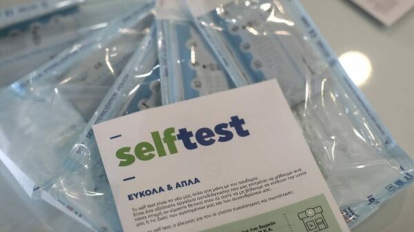 Σχολεία: Ξεκίνησε η διανομή των self test – Οι οδηγίες του υπουργείου Παιδείας