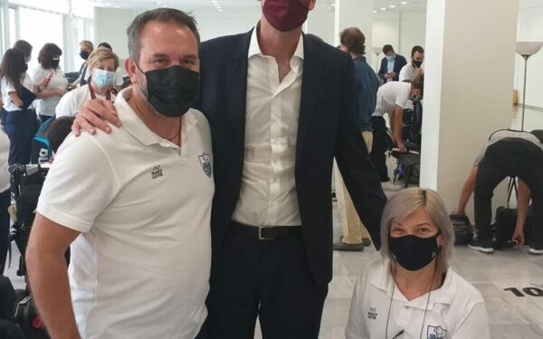 Βράβευση της Γιαννιώτισσας Ανθής Λιάγκου 8ης Παραολυμπιονίκη του Τόκιο και του Προπονητή της Στραγάλη Σταύρου από τον Δήμαρχο Αθηναίων