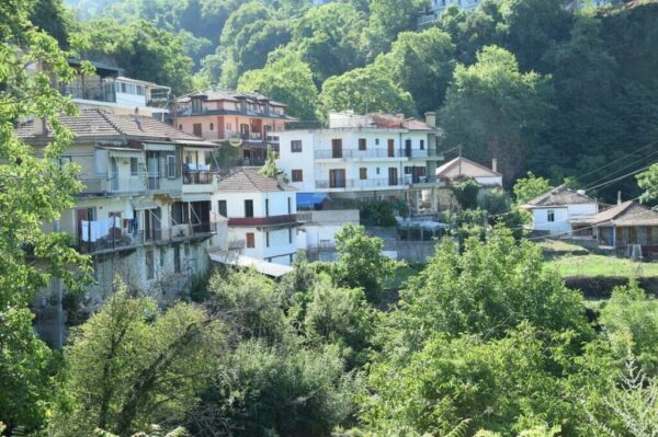 Άρτα: Ξεκίνησε η απογραφή κτιρίων στα κεντρικά Τζουμέρκα – τι πρέπει να γνωρίζουν οι κάτοικοι
