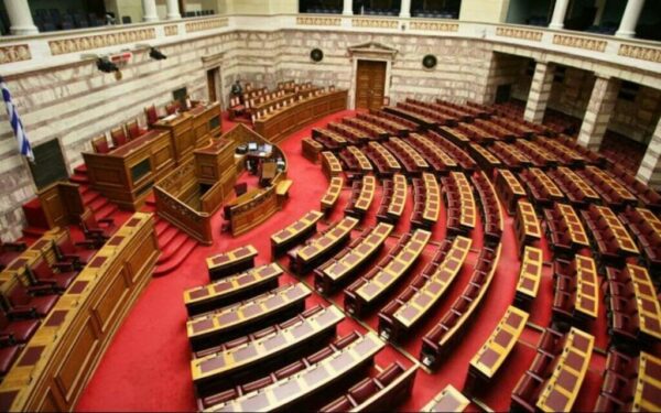 Κατατέθηκε τροπολογία για το πρόγραμμα «Νταντάδες της Γειτονιάς» – Τι προβλέπεται