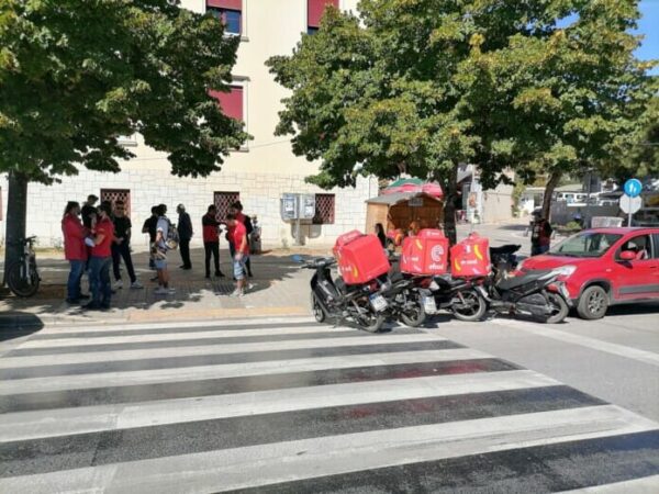 Η efood μετατρέπει όλες τις συμβάσεις ορισμένου χρόνου σε αορίστου