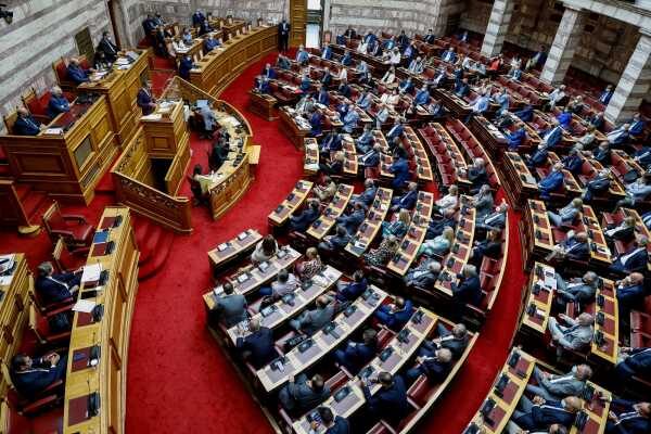 Με ευρύτερη πλειοψηφία εγκρίθηκε η αμυντική συμφωνία Ελλάδας – Γαλλίας
