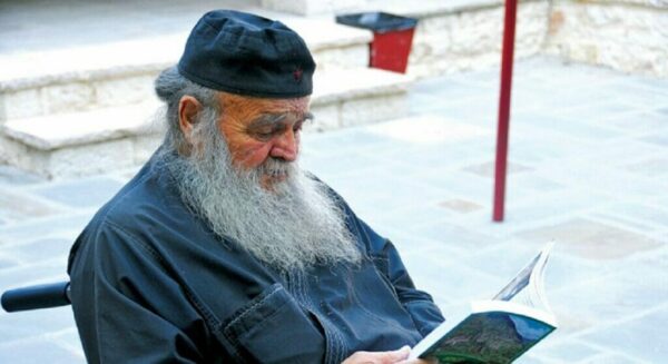Τα Γιάννενα θρηνούν… Η ιστορία του Παπά-Θανάση,του γέροντα της αγάπης που φρόντιζε ορφανά και κρατουμένους…