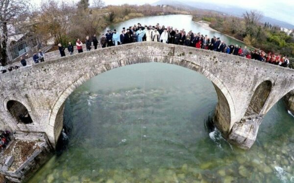 ΑΡΤΑ-Δε θα γίνει φέτος, λόγω των αυξημένων κρουσμάτων, η ρίψη του Τιμίου Σταυρού