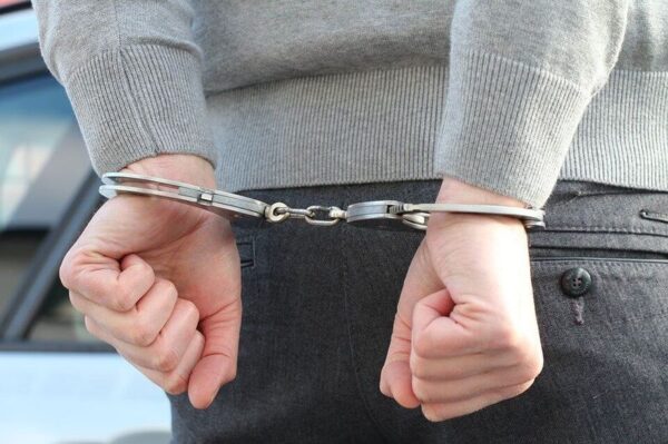 Σύλληψη για προσβολή γενετήσιας αξιοπρέπειας