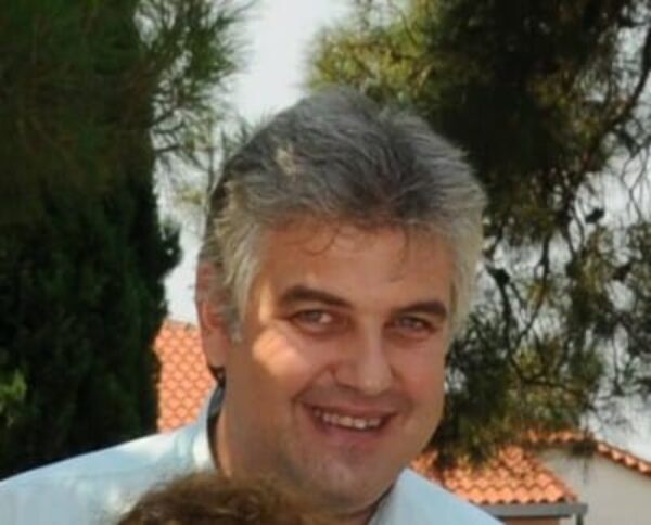 Πανελλαδικές εξετάσεις και σύγχρονη κοινωνία: δυο κόσμοι σε αντίθεση