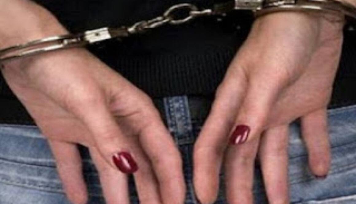 sillipsi xeiropedes gynaika 696x392 0 0