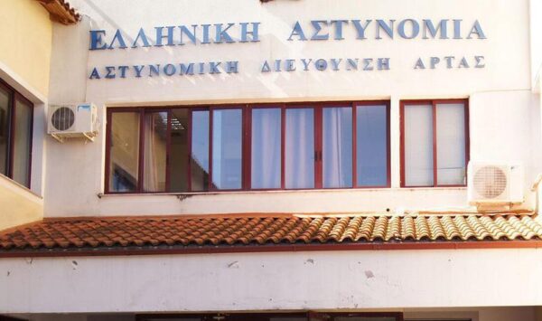 Σύλληψη ανηλίκων στην Άρτα για κλοπή κατ΄εξακολούθηση