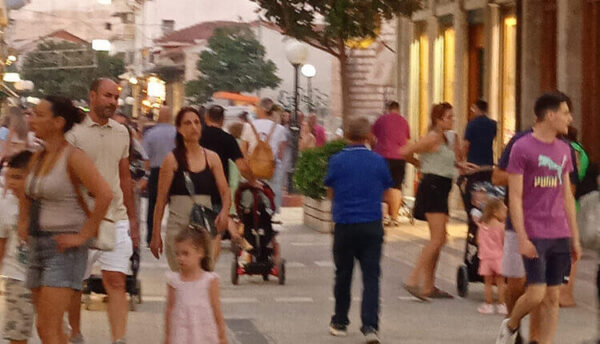 Λευκή εκπτωτική νύχτα στην Άρτα με συμμετοχή και ρυθμό