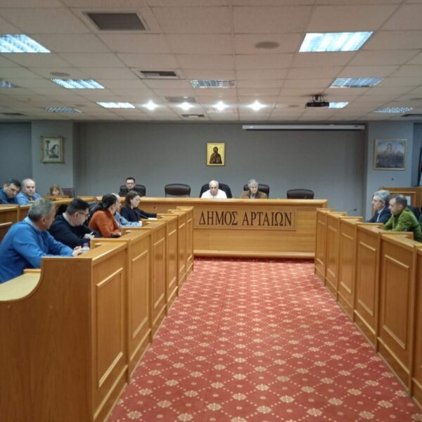 Ποδαρικό με εντάσεις στην πρώτη Συνεδρίαση Λογοδοσίας Αρταίων για το 2025