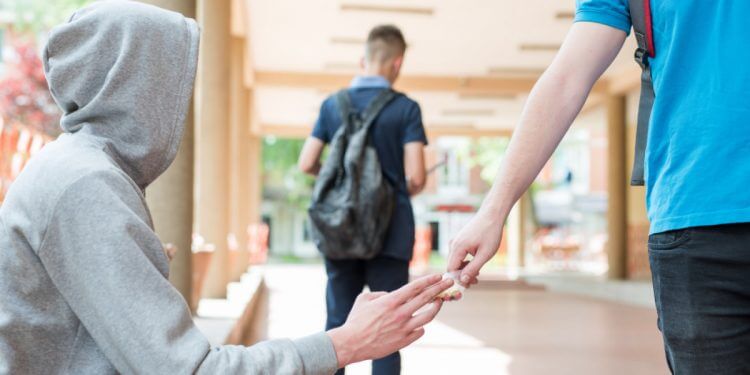 sxoleio narkotika mathites 750x375