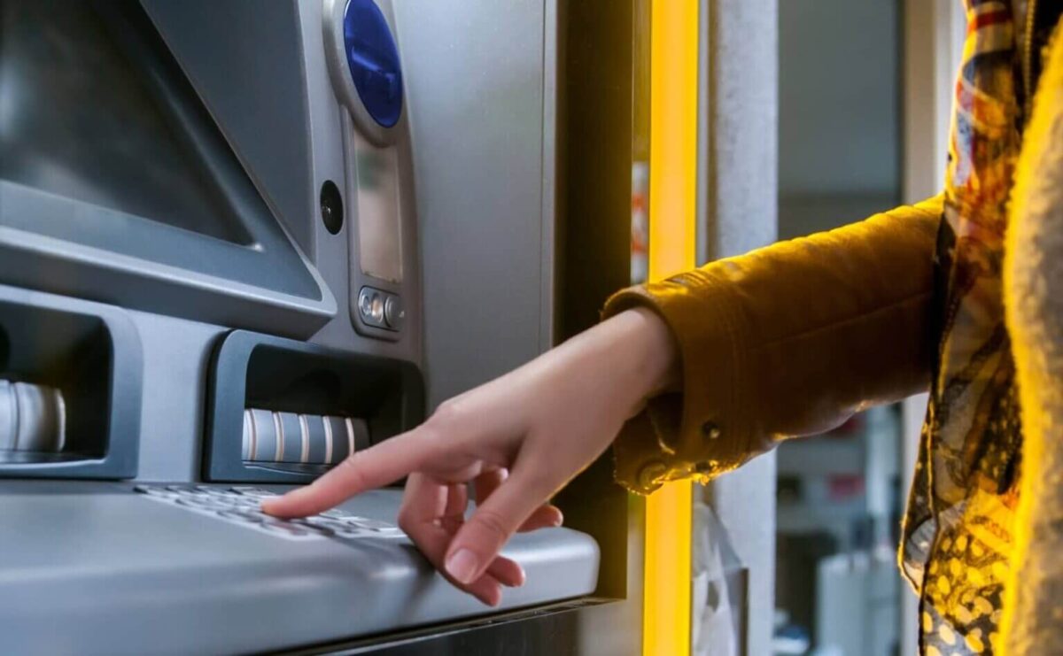 atm elliniki trapeza 12 e1729586729990 1536x949