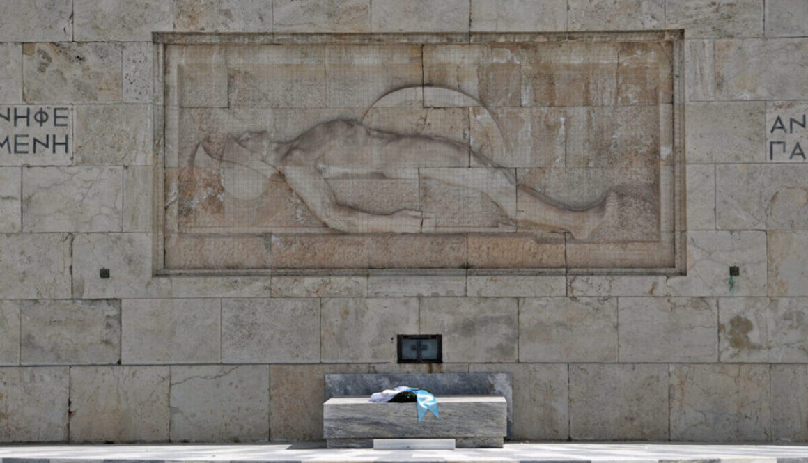 mnimeio agnostou stratioti 1200x700